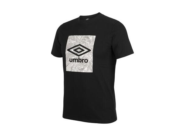 UMBRO Geo Graphic Tee Svart XS T-shirt med tryck 