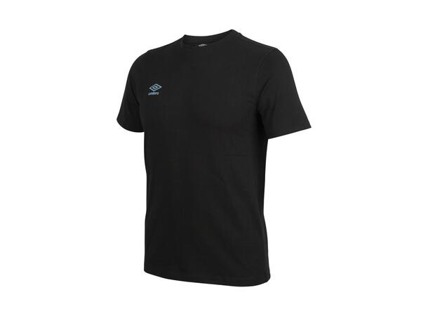 UMBRO Stadium Graphic Tee Svart XS T-shirt med tryck 