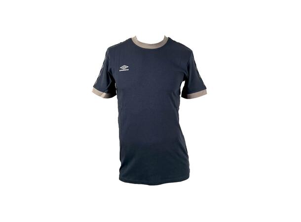 UMBRO Taped Tee Blå M T-shirt med revärer 