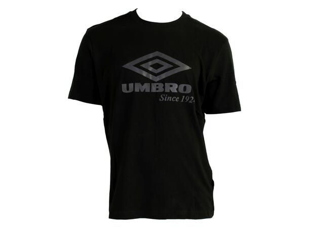 UMBRO Large Logo Tee Svart L T-shirt med tryck 