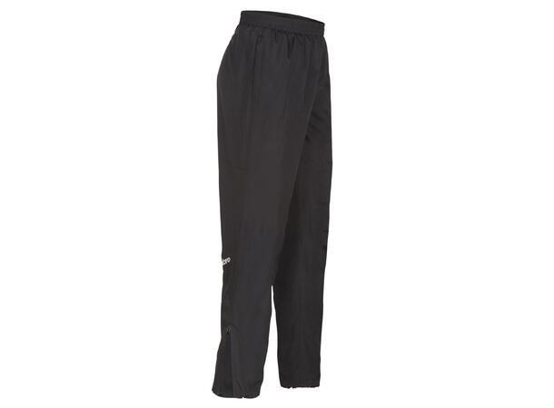 UMBRO Core Woven Pant Jr Svart 164 Träningsbyxa vindtät 