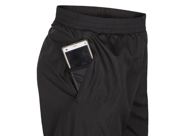 UMBRO Core Woven Pant Svart M Träningsbyxa vindtät 