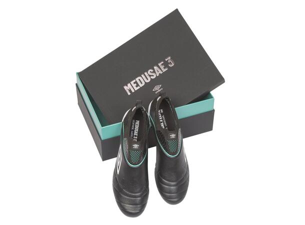 UMBRO Medusæ 3 Elite FG Svart 40,5 Fotbollssko utan snörning 