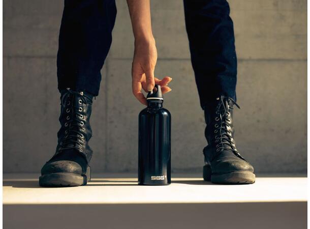 SIGG TRAVELLER Röd 1,0 L Vattenflaska i aluminium 