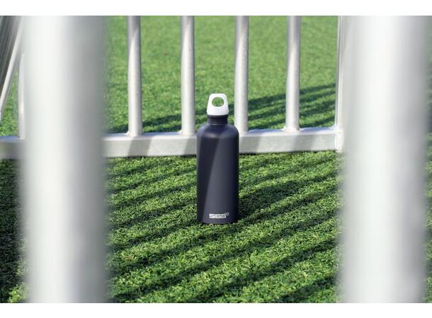SIGG TRAVELLER Röd 1,0 L Vattenflaska i aluminium 